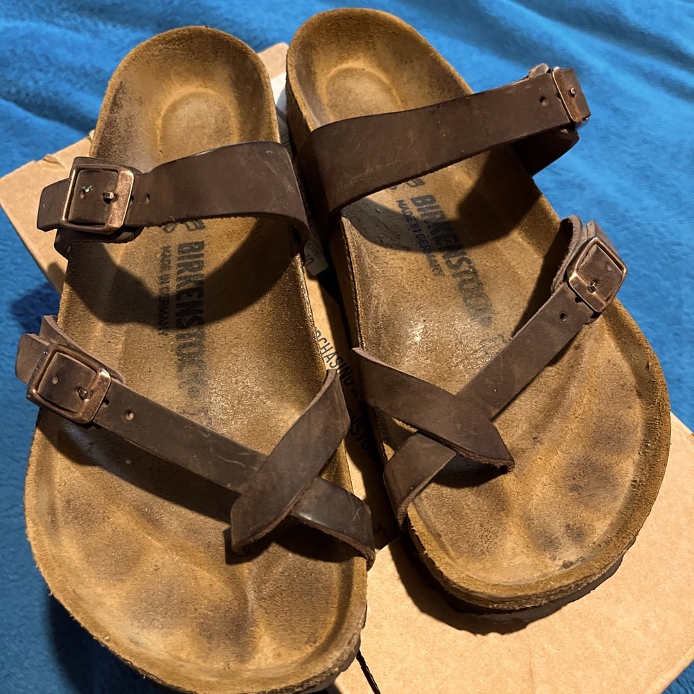 EUC Women’s Oiled Leather Mayari Birkenstock’s Sandal. Original box included